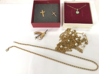 A Collection of assorted gold tone jewellery including necklaces etc