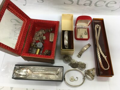 A collection of silver jewellery items.
