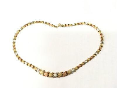 A three tone 9ct gold necklace, approx 10g.