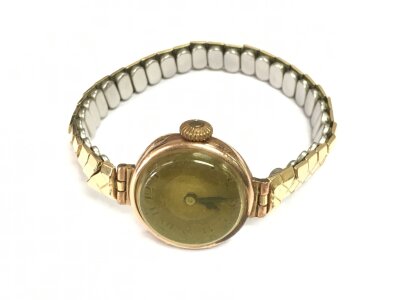 A ladies 9ct gold cased watch.