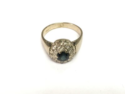 An 18ct gold sapphire and diamond ring, approx 5.6g and approx size K-L.