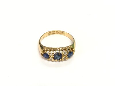 A 9ct gold sapphire and diamond ring, approx 3.3g and approx size L.