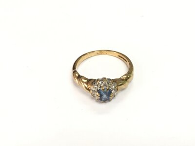 A 9ct gold ng set with an aquamarine and diamonds, approx 2.3g and approx size K.