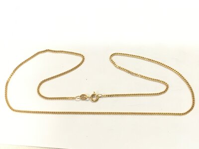 A 9ct gold necklace, approx