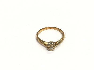A 9ct gold solitaire diamond ring, approx 2g and approx size P.