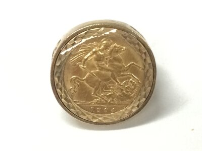 A 1904 half sovereign in a 9ct gold ring. Size M and 8.86g