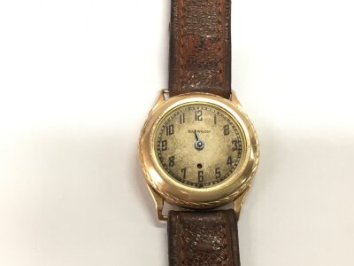A gold cased gents watch (a/f).