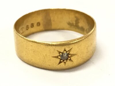 An 18ct gold gypsy single stone diamond ring, size V. 5.6g