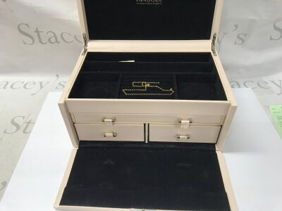 A 9ct gold chain 2.06g in a Pandora jewellery box