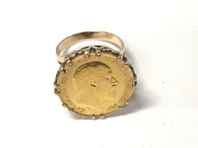 1908 half sovereign ring. Size P and 8.51g