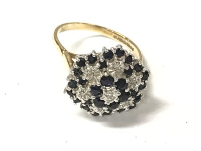 A 9ct gold cluster ring.
Size P and 3.54g