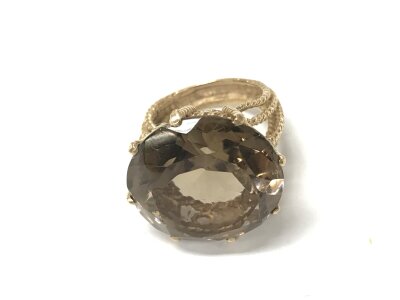 A yellow metal cocktail ring with large quartz. Size N and 12.34g