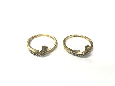Two 9ct gold rings. Both size P
3.87g