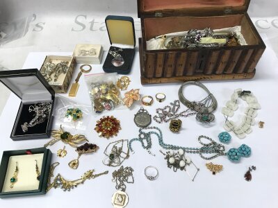 A collection of assorted costume jewellery including some silver items.