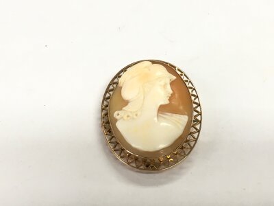 A 9ct gold cameo brooch, approx 7.5g