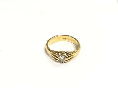 An 18ct gold diamond solitaire ring, approx 8.7g and approx size T-U.