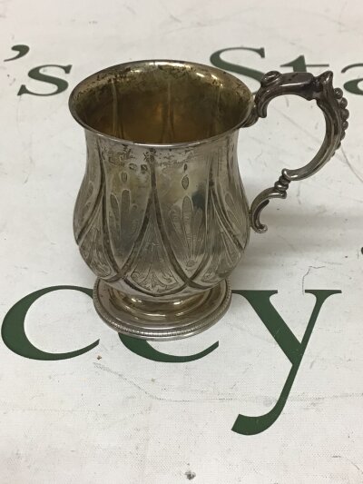 A Small Victorian silver mug with a patterned side and scroll handle with Birmingham hallmarks. Weight 83g
