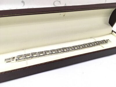 A heavy silver marcasite bracelet, 25.6g total weight