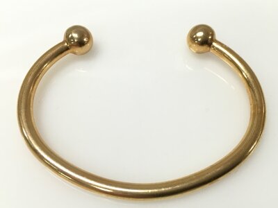 A 9ct gold Torque bangle. 7.5cm wide. 31g total weight