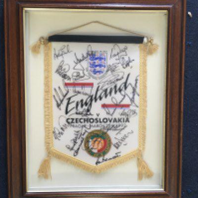 1992 England Squad Signed Football Pennant v Czechoslovakia: Player issue large quality pennant issued to Paul Merson for the match on 25 3 1992 in Prague. Signed clearly in marker pen by around 20 team mates including Dixon Ferdinand Dorigo Seaman and Merson himself. Stylishly framed.