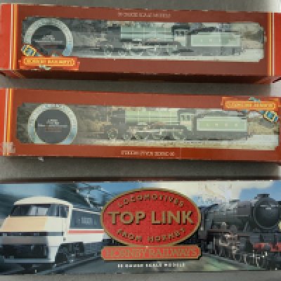 Manchester United Hornby Railway Engines: Three boxed engines with contents excellent and boxes good with the odd scuff. Includes two LNER Class B17 and a BR Class B17/4. (3)