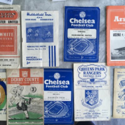 1950s Manchester United Away Football Programmes: 50/51 Birmingham Derby 53/54 Millwall friendly QPR benefit match Chelsea Arsenal 55/56 Chelsea Charlton Huddersfield. Mainly good. (9)