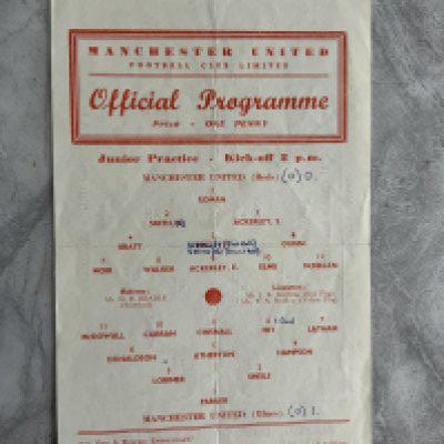 1960 Manchester United Practice Match Football Programme: Single sheet dated 13 8 1960 for the Reds v Whites practice match. Reverse has junior practice match. Team changes to both sides.