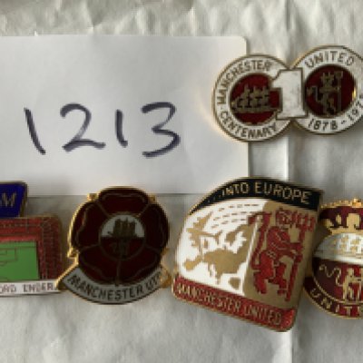 Manchester United Coffer Football Badges: Original old pin badges to include subjects such as 1978 100 Years, Into Europe and Stretford Ender. Good. (5)