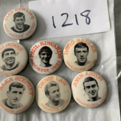 1960s Manchester United Football Button Badges: Original old pin badges of players. Includes Sadler Law Stepney Dunne Gowling and Paul Edwards. Good with Stepney having broken pin. (7)