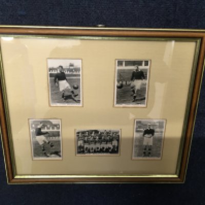 Manchester United 1934 - 1935 Framed Football Cards: Sporting Events + Stars series featuring Brown Porter Bamford Chester and a team group. 90 year old cards nicely framed.