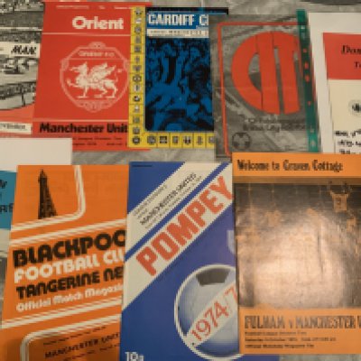 74/75 Manchester United Complete Away Football Programmes: Harder to obtain 2nd division season. Includes Shelbourne Staevnet Norwich LCSF and Partick Thistle. Very good. (27)