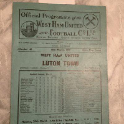 38/39 West Ham v Luton Football Programme: Excellent condition league match with no team changes.