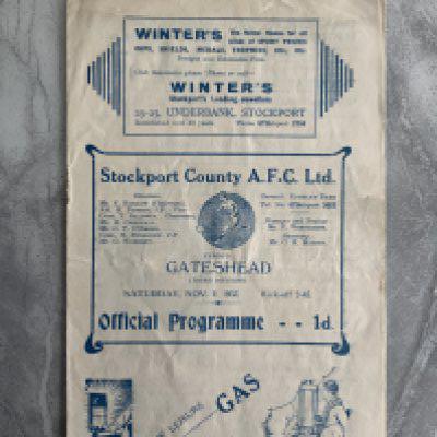 35/36 Stockport County v Gateshead Football Programme: 8:pager with staple removed. Division 3 North match with no writing.
