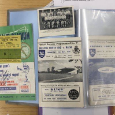 Preston 58/59 Football Programmes: Nice home and away collection to include 40 league matches and 2 FA Cup. C/W 3 programmes of the tour of South Africa, from the summer of 1958, including one with match ticket. Single card issues included. Overall good. (45)