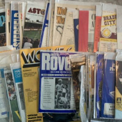 League Cup Football Programmes: This collection is devoted to the League Cup with some nice single sheets to include 61/62 Preston v Aldershot, 64/65 Stoke v Shrewsbury, Collection starts in 61/62 and is mainly 60s and 70s with some 80s. Very good with each programme individually wrapped. (125)