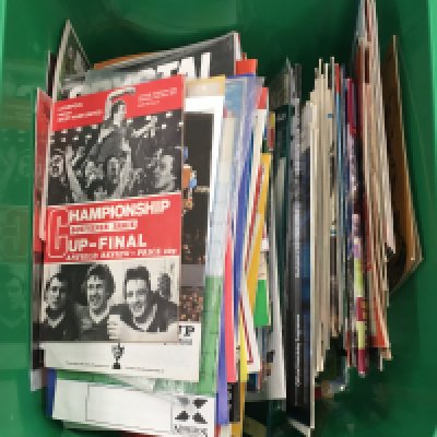 Football Programmes Box: Including big match programmes mainly from the 70s and 80s with some interesting programmes. (Quantity)