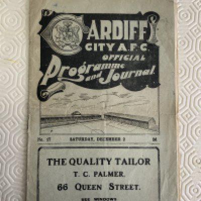 1922 - 1923 Cardiff City v Stoke City Football Programme: Good condition with no team changes. Fold.