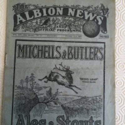1922 England v Ireland Football Programme: Fair/good condition played at West Brom. No team changes. Pencilled score on team page. Light fold.