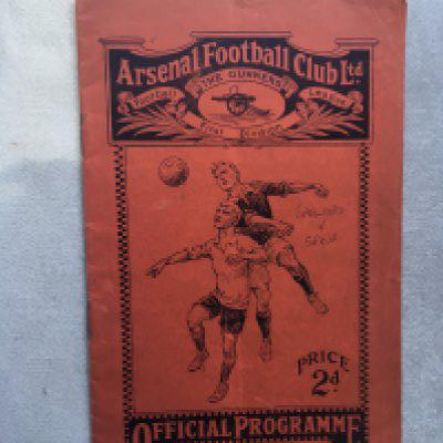 1931 England v Spain Football Programme: Good condition played at Arsenal. No team changes. England v Spain written lightly to cover which could be in pencil. Score on team page.