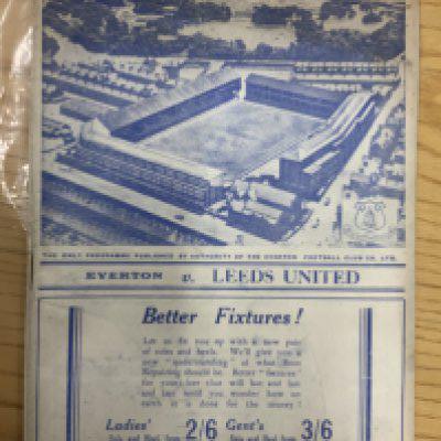 38/39 Everton v Leeds United Football Programme: Good condition league match dated 22 10 1938. No team changes but pencilled writing to team page.