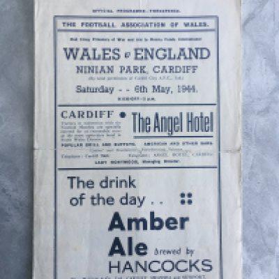 1944 Wales v England Football Programme: 4 pager has couple of tears and team changes in pencil. There is a handwritten match report included.