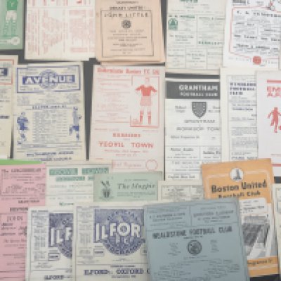 50s + 60s Non League Football Programmes: Wide selection of teams from 49/50 Walthamstow through to the 60s with 50s homes to include 51/52 Kidderminster v Yeovil, 54/55 Yarmouth v Gorleston, Grantham v Denaby, 55/56 Wealdstone v Finchley. Mainly good. (24)