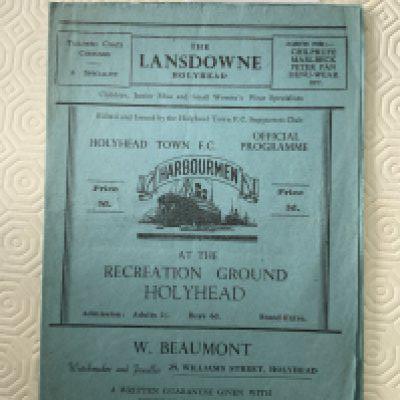 50/51 Holyhead v Llandudno Junction Football Programme: Good condition with score and scorers noted to team page. League match with tiny split on the spine.