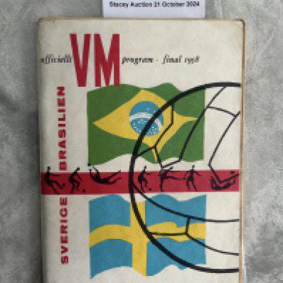 1958 World Cup Final Football Programme: Dated 29 6 1958 played in Sweden. Brazil v Sweden good with staples removed. No team changes.