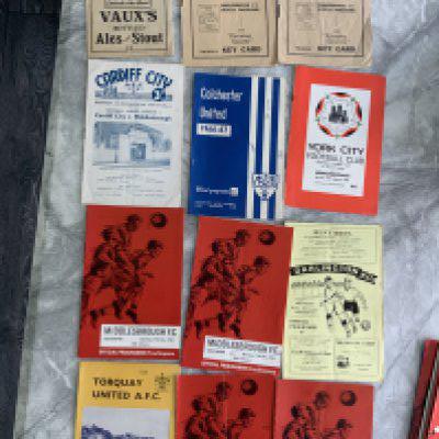 Middlesbrough Football Programmes: Homes include 46/47 Stoke tear, 50/51 Huddersfield, 51/52 Doncaster. Aways include 53/54 Cardiff. 11 home and away from 66/67 and some early 70s. Fair. (26)