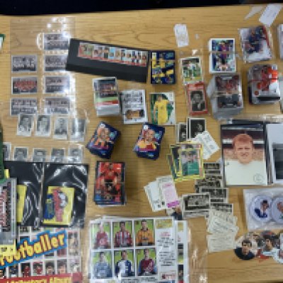 Football Card Collection: Wide range of makers and eras to include Topps Merlins Panini, Early 1920s team groups and much more. Spotted a few Coffer postcards and 3 Cadburys jam jar lids. Must view. Hundreds.