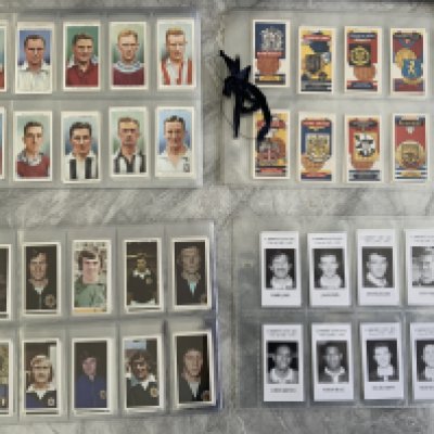 Football Card Set Collection: Full sets of Barrett World Cup 74, Lamberts Football Clubs and Badges, Wills Association Footballers and a set of 92/93 Cardiff City. Excellent. (4 sets)