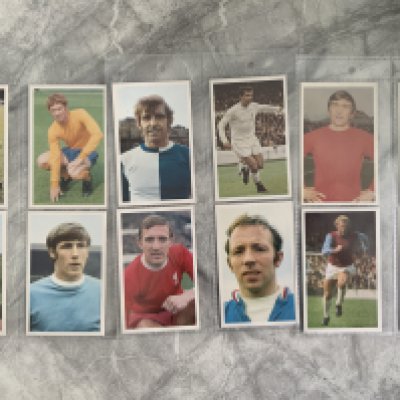 Tonibell England Soccer Stats Complete Football Card Set: Excellent condition produced in association with World Soccer. Includes Moore Ball Bonneti Banks and Lee all in their club colours. (12)