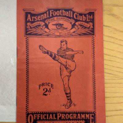 1939 FA Cup Semi Final Football Programme: Portsmouth v Huddersfield Town played at Arsenal. Excellent condition with no team changes.