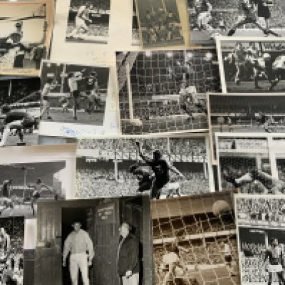 Everton Football Press Photos: Black and white from the 70s and 80s in various sizes. Often with press stamps and annotations and occasionally with a cutting on back where it was used in papers such as the Liverpool Echo. Whilst a few have nothing to rear the thick paper gives it away that these are from the press. (43)
